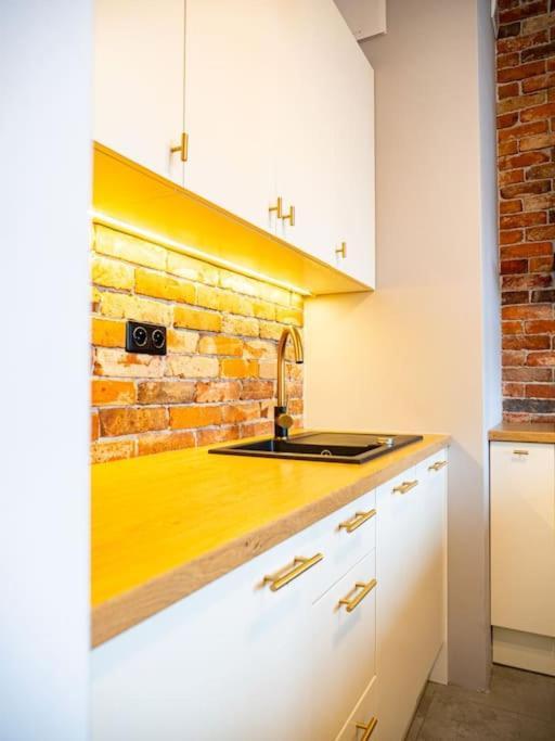 Chic Apartment In Historic Koneser Area Warsaw Ngoại thất bức ảnh