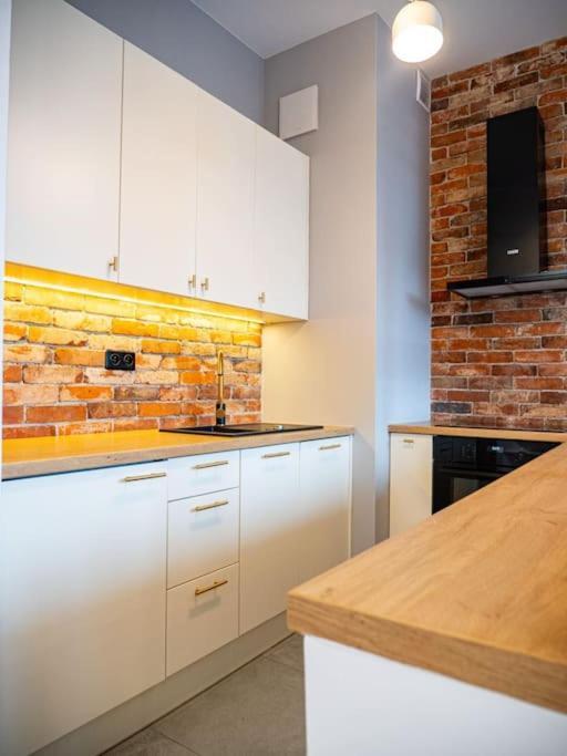 Chic Apartment In Historic Koneser Area Warsaw Ngoại thất bức ảnh