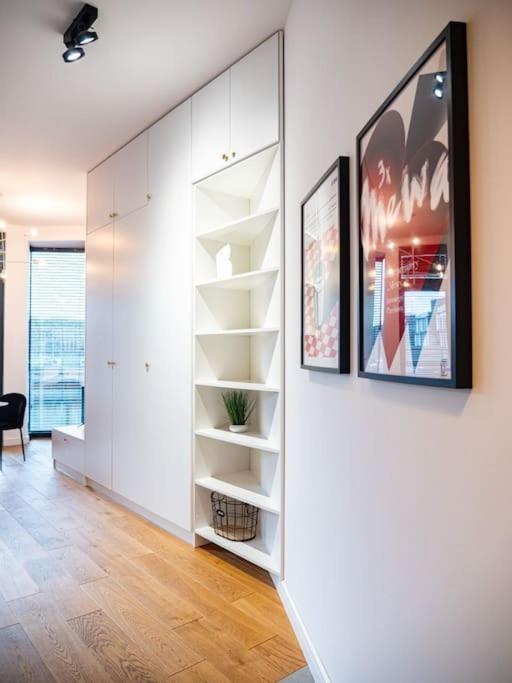 Chic Apartment In Historic Koneser Area Warsaw Ngoại thất bức ảnh