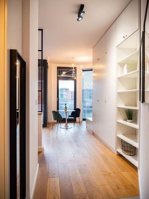 Chic Apartment In Historic Koneser Area Warsaw Ngoại thất bức ảnh
