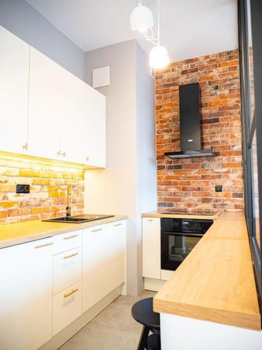 Chic Apartment In Historic Koneser Area Warsaw Ngoại thất bức ảnh