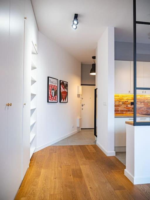 Chic Apartment In Historic Koneser Area Warsaw Ngoại thất bức ảnh