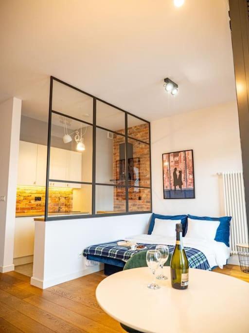 Chic Apartment In Historic Koneser Area Warsaw Ngoại thất bức ảnh