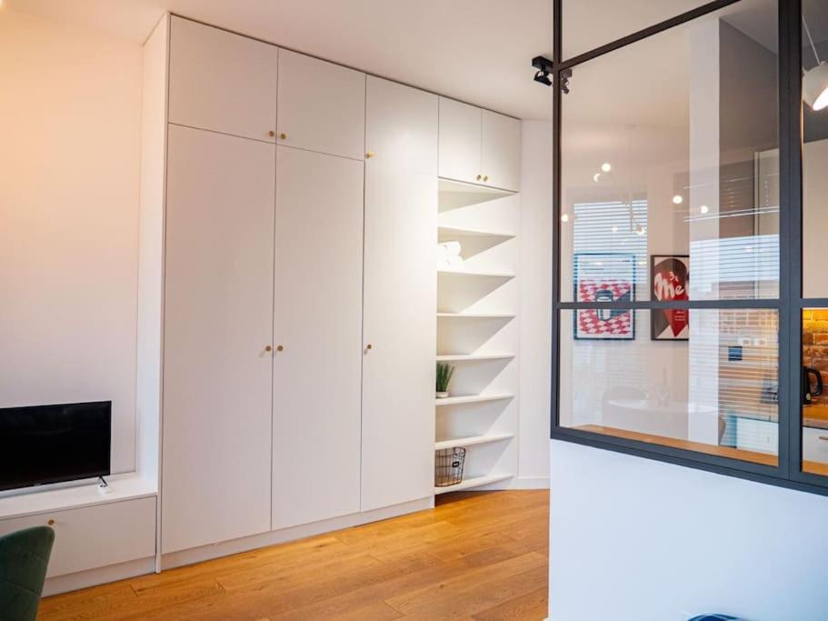 Chic Apartment In Historic Koneser Area Warsaw Ngoại thất bức ảnh