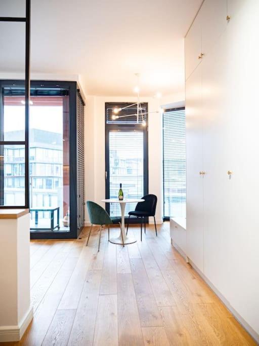 Chic Apartment In Historic Koneser Area Warsaw Ngoại thất bức ảnh