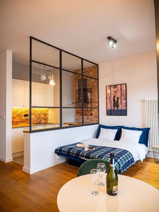 Chic Apartment In Historic Koneser Area Warsaw Ngoại thất bức ảnh