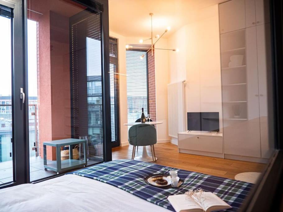 Chic Apartment In Historic Koneser Area Warsaw Ngoại thất bức ảnh