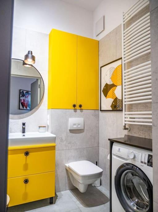 Chic Apartment In Historic Koneser Area Warsaw Ngoại thất bức ảnh