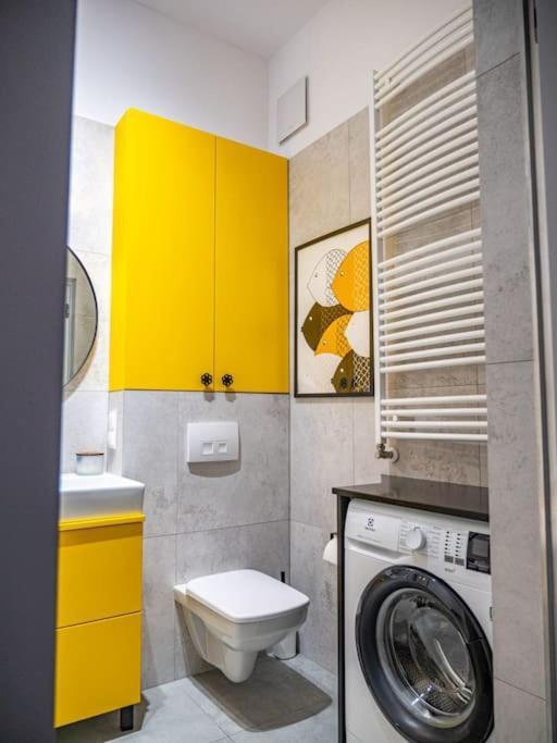 Chic Apartment In Historic Koneser Area Warsaw Ngoại thất bức ảnh